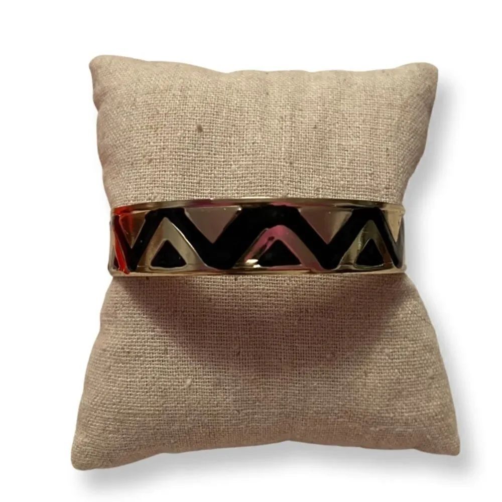 🤯5/$25🤯 Gold And Black Chevron Gold Tone Bangle